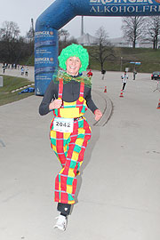 Faschingslauf war Motto bei den 10 km (Foto.Martin Schmitz)